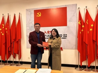 美高梅官网教师党支部4月“党旗映...